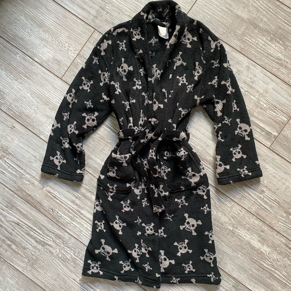 GREAT CONDITION BOYS JOE BOXER ROBE.